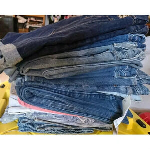 20 pieces - Womens Shirts/Pants/Shorts/Bras - Mixed Clothing Lot